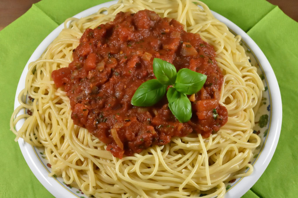 Spaghetti mit Tomatensauce | Ein kulinarischer Klassiker der italienischen Küche, der auch bei uns gerne auf dem Teller landet: Spaghetti mit Tomatensauce - mmh!